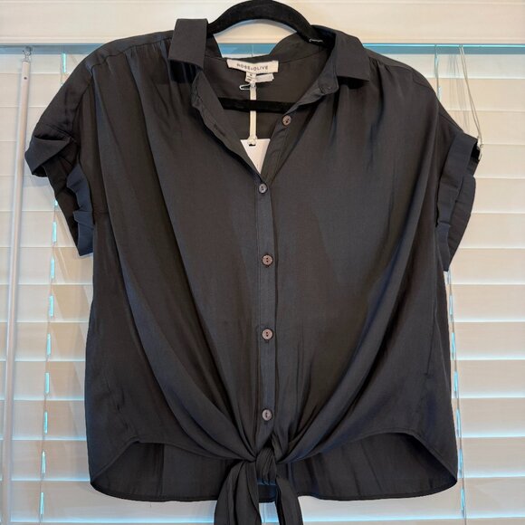 NWT Rose & Olive Tie Front Short Sleeve Button Up Black (Size: M) - Picture 1 of 3